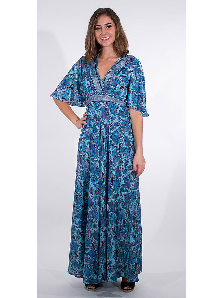 Sukienka w kolorze niebieskim