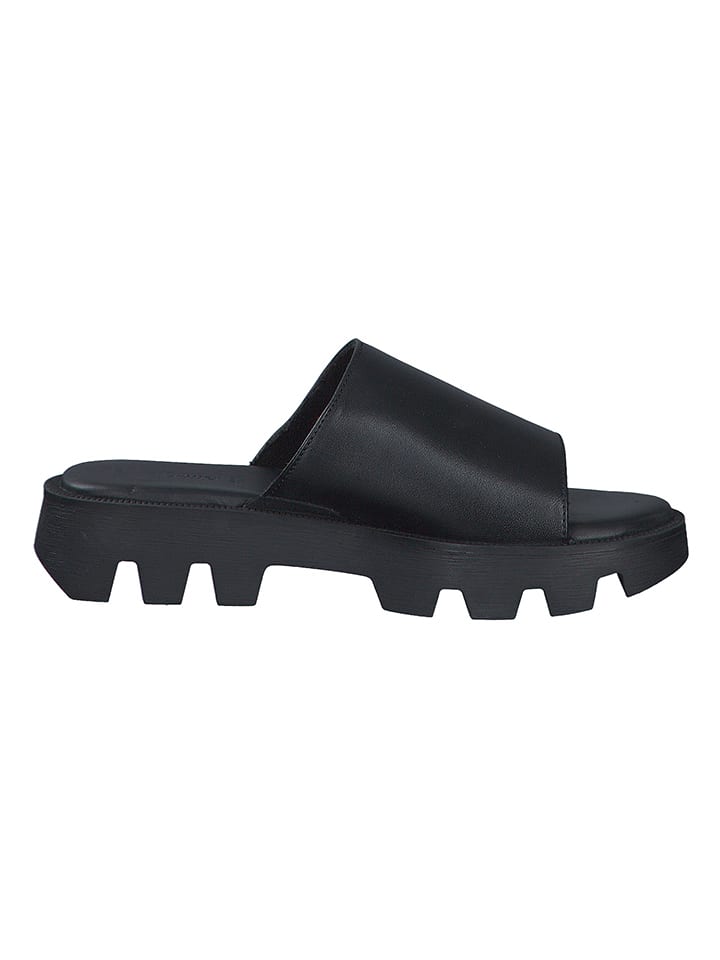 s.Oliver Skórzane klapki w kolorze czarnym rozmiar: 38