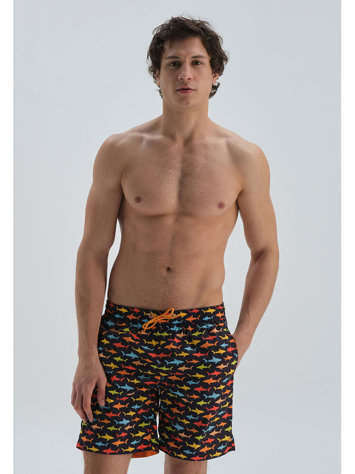 Szorty kąpielowe w kolorze czarnym ze wzorem