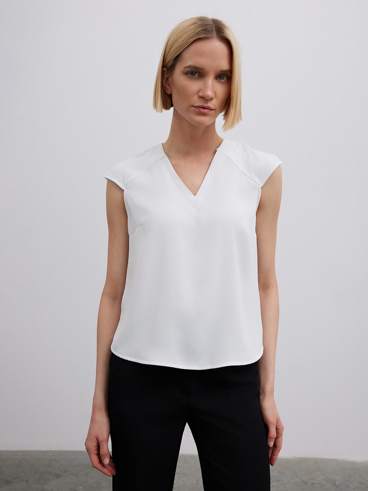 BGN Bluzka w kolorze białym rozmiar: 38