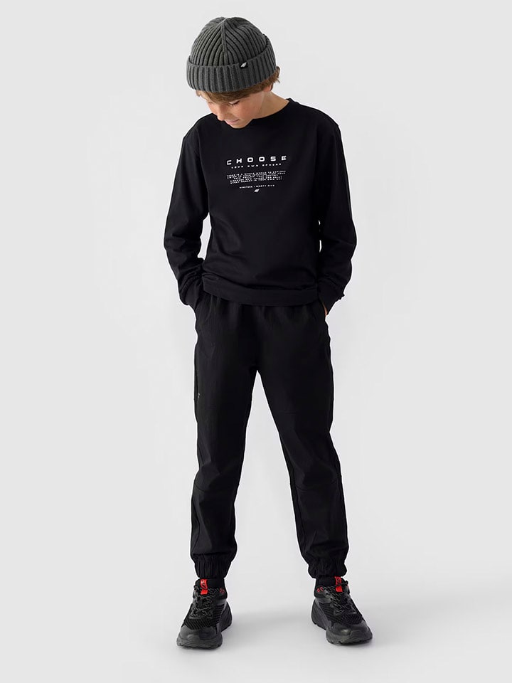 4F Spodnie dresowe w kolorze czarnym rozmiar: 128