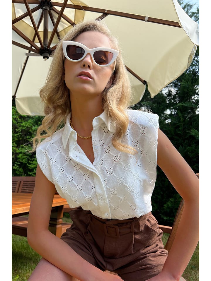 Chezalou Bluzka w kolorze białym rozmiar: M