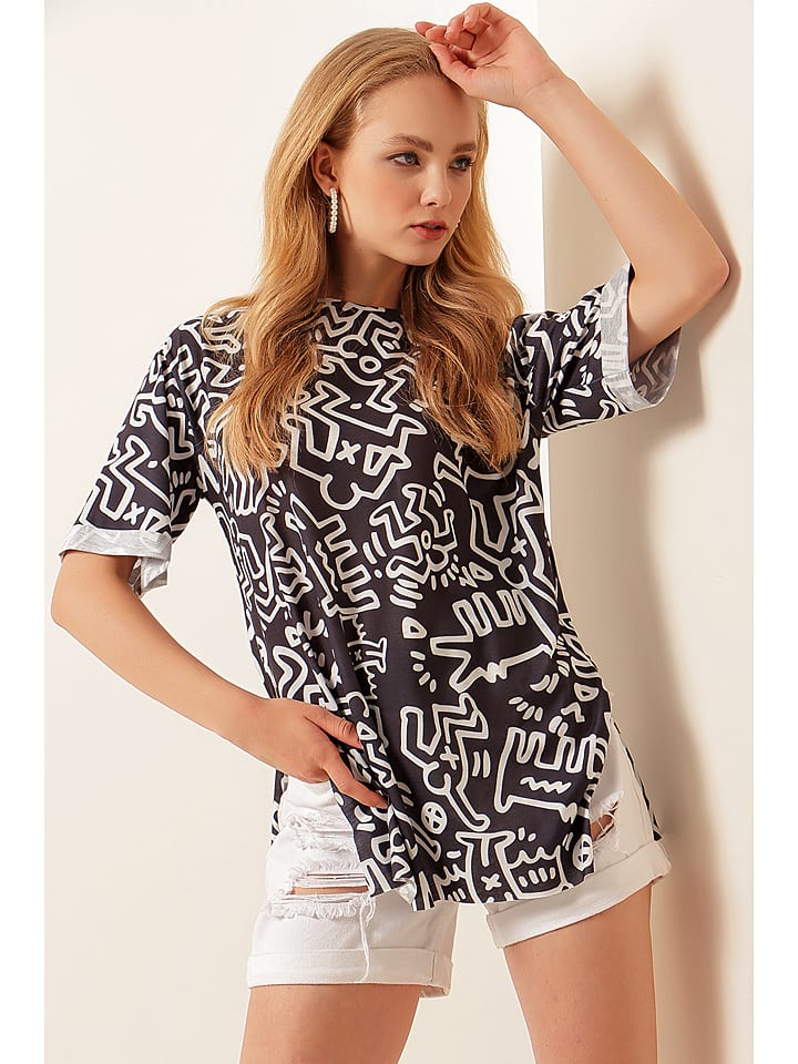 Koszulka w kolorze czarnym