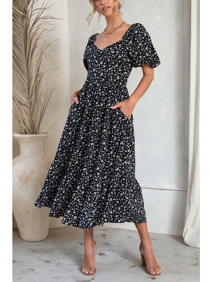 Sukienka w kolorze czarnym ze wzorem