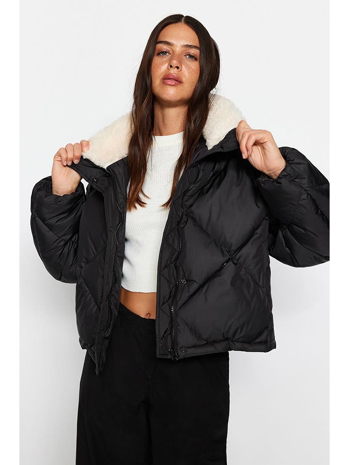 trendyol Kurtka zimowa w kolorze czarnym rozmiar: M/L