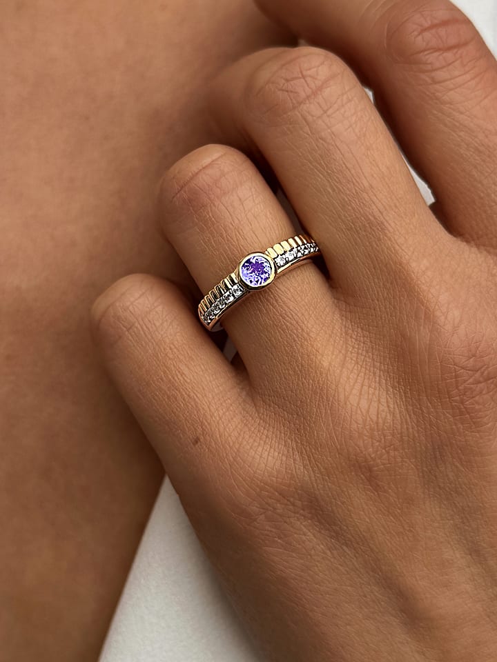 Les Petites Précieuses Pozłacany pierścionek z cyrkoniami i tanzanitem rozmiar: 52