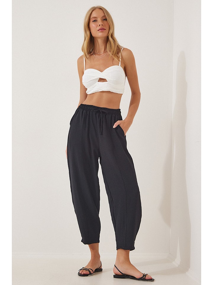 Happiness Istanbul Spodnie w kolorze czarnym rozmiar: 40