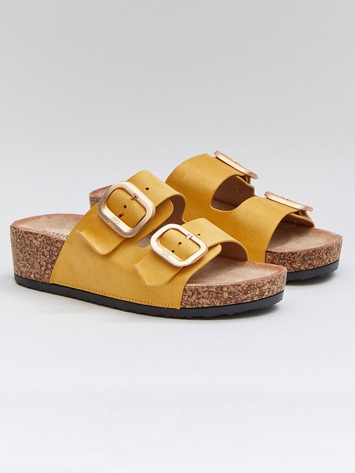 Bellucci Klapki w kolorze złotym na koturnie rozmiar: 37