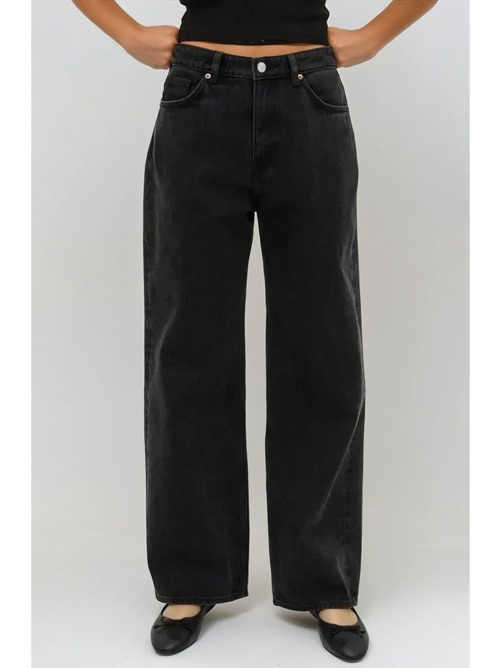 Monki Dżinsy - Comfort fit - w kolorze czarnym rozmiar: W26