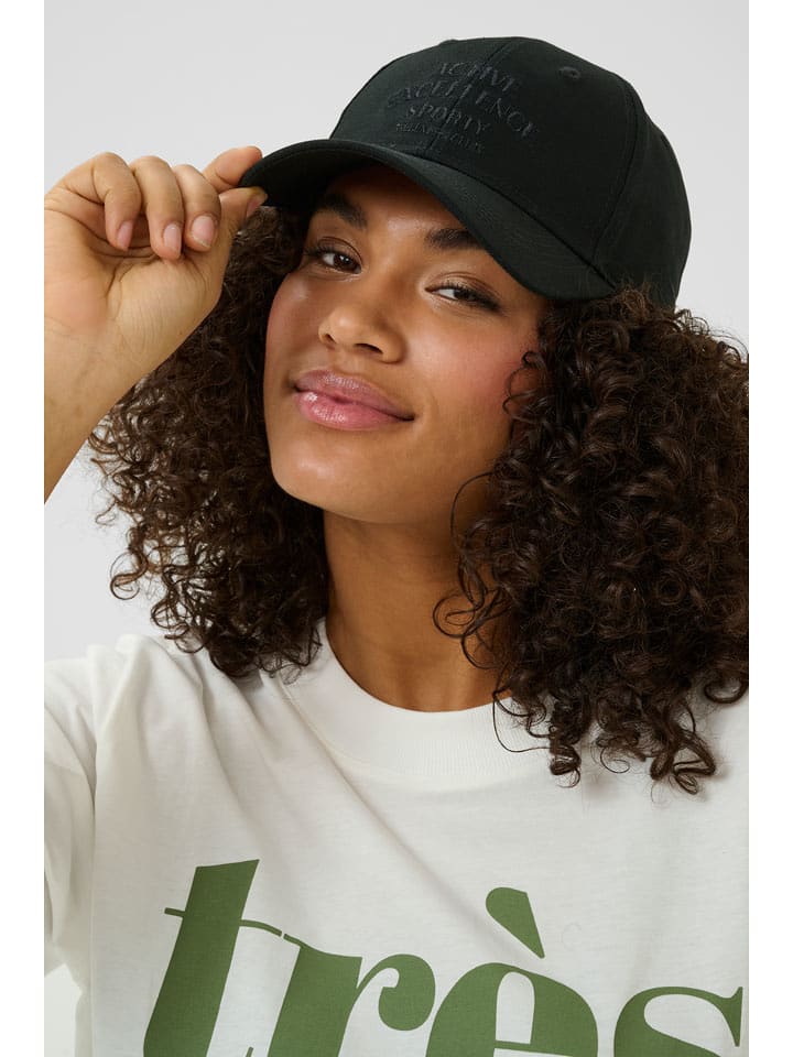 KAFFE curve Czapka "Shia" w kolorze czarnym rozmiar: onesize