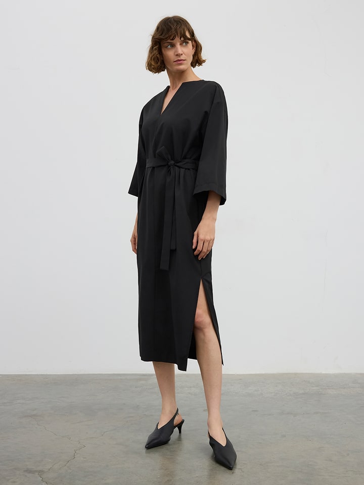 BGN Sukienka w kolorze czarnym rozmiar: 38