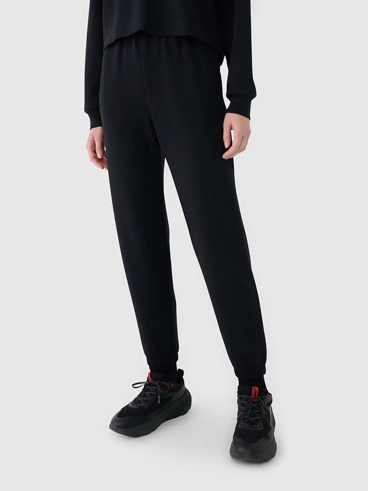 4F Spodnie dresowe w kolorze czarnym rozmiar: L