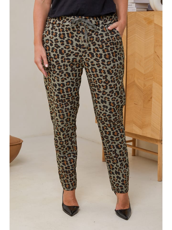 Curvy Lady Spodnie w kolorze oliwkowo-brązowym rozmiar: 48/50