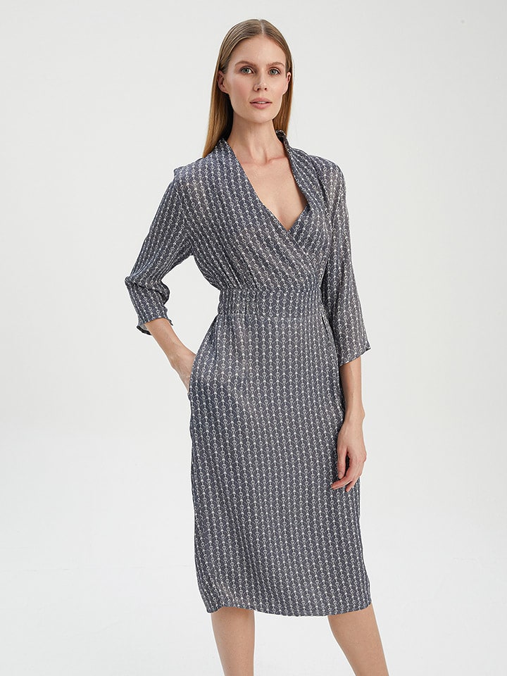 BGN Sukienka w kolorze szaro-białym rozmiar: 34