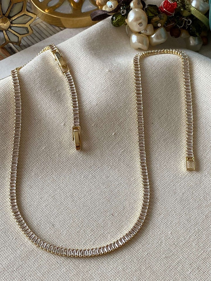 Luseera Pozłacany naszyjnik z cyrkoniami - dł. 45 cm rozmiar: onesize