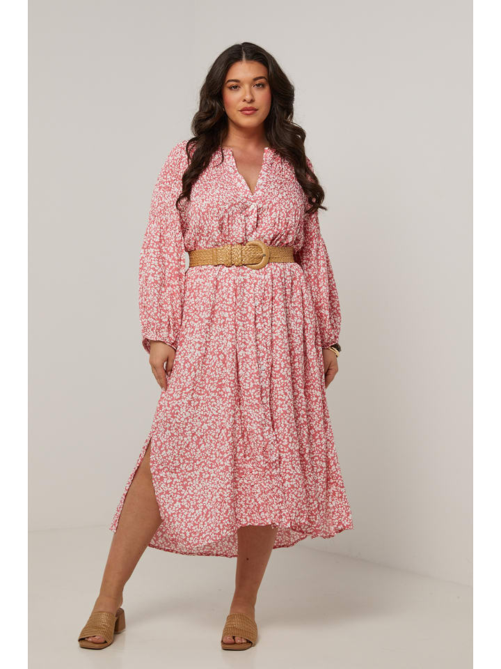 Curvy Lady Sukienka w kolorze jasnoróżowym rozmiar: 44/46