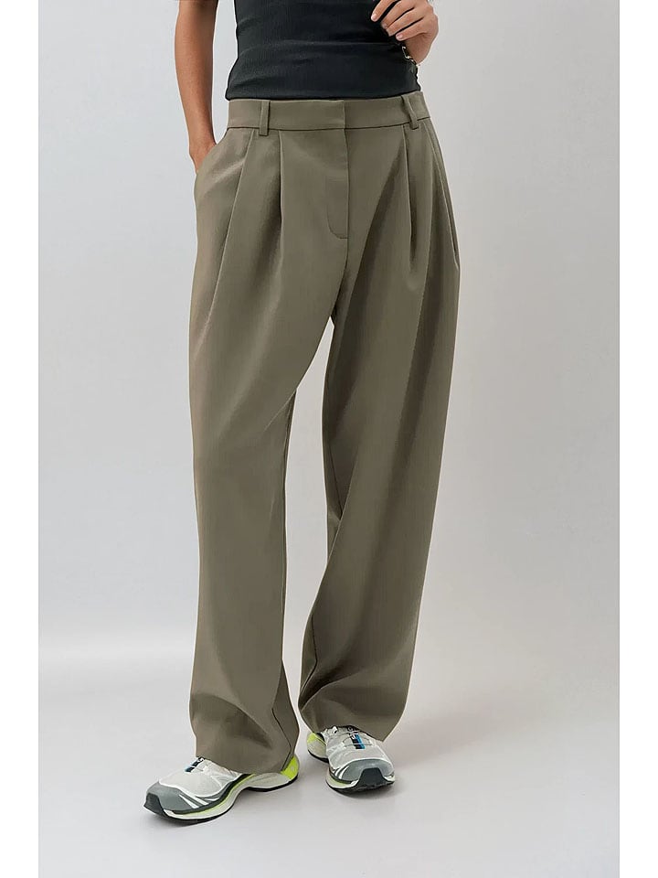 Weekday Spodnie w kolorze khaki rozmiar: 38