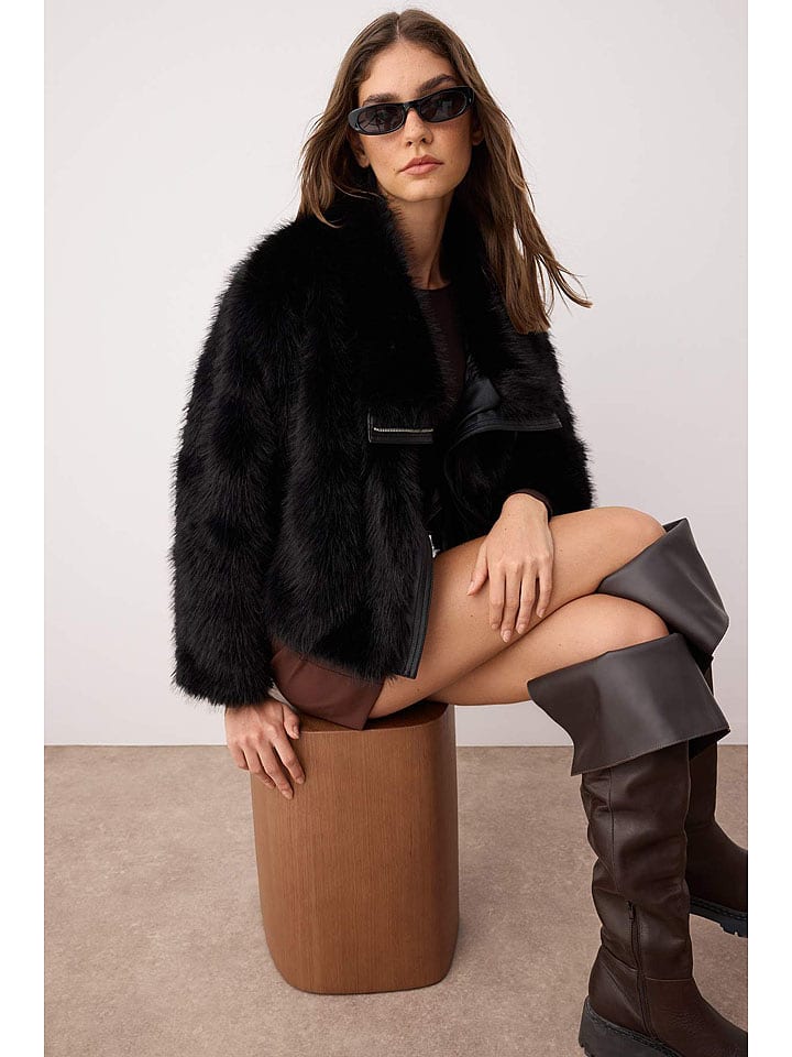 trendyol Kurtka pluszowa w kolorze czarnym rozmiar: S