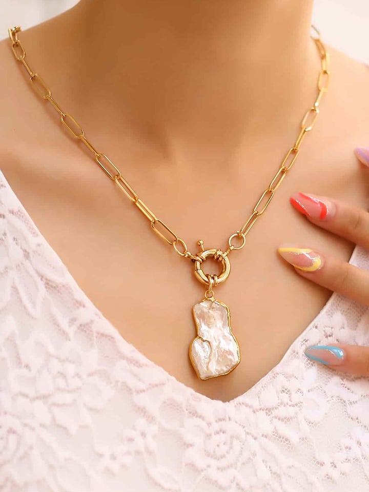 L'Atelier de Gaia Pozłacany naszyjnik z zawieszką - dł. 50 cm rozmiar: onesize