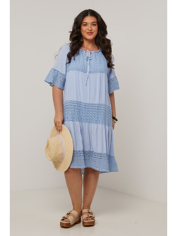 Curvy Lady Sukienka w kolorze błękitnym rozmiar: 48/50