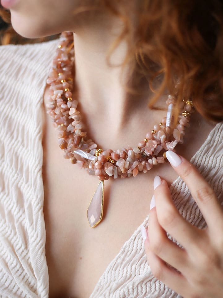 Pierres de Jade Pozłacany naszyjnik z elementami ozdobnymi - dł. 47 cm rozmiar: onesize