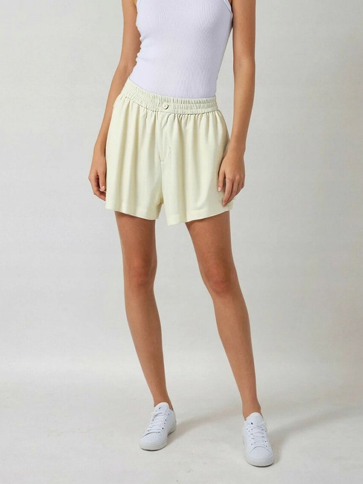 Weekday Szorty w kolorze kremowym rozmiar: M