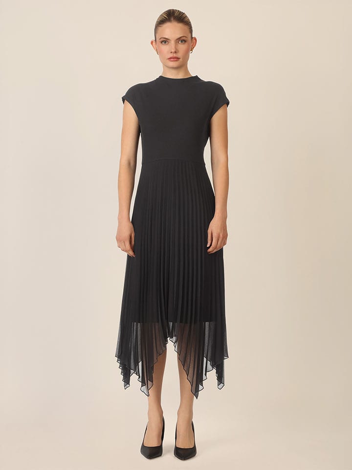 APART Sukienka w kolorze czarnym rozmiar: 40