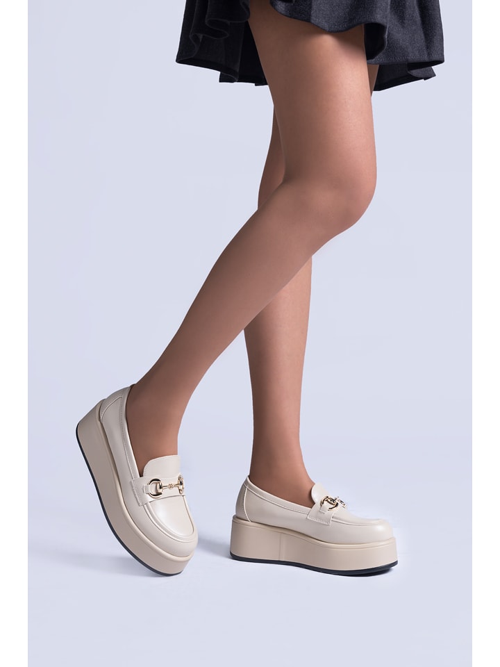 C'M Mokasyny w kolorze kremowym na koturnie rozmiar: 36