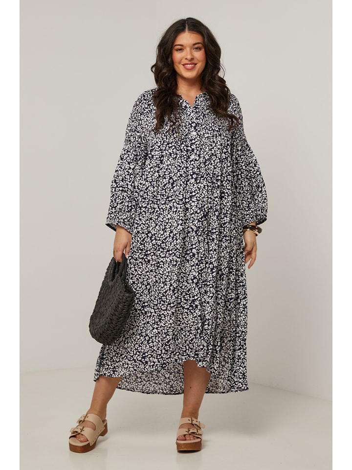 Curvy Lady Sukienka w kolorze granatowym rozmiar: 44/46