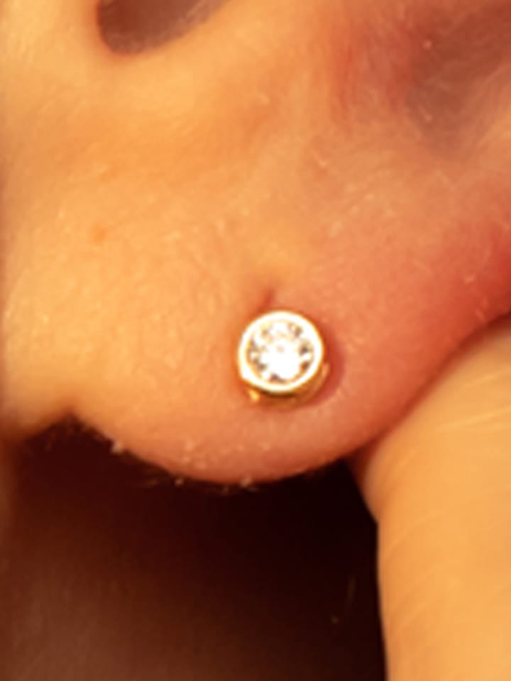 L instant d Or Złote kolczyki-wkrętki "philtre d'amour" z cyrkoniami rozmiar: onesize