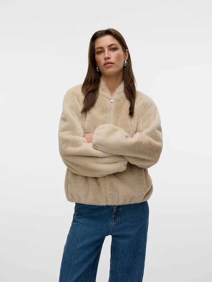 Vero Moda Kurtka w kolorze beżowym ze sztucznego futerka rozmiar: L