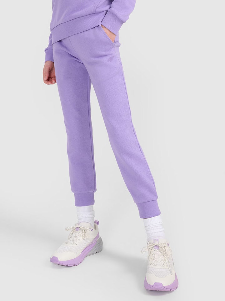 4F Spodnie dresowe w kolorze lawendowym rozmiar: 164