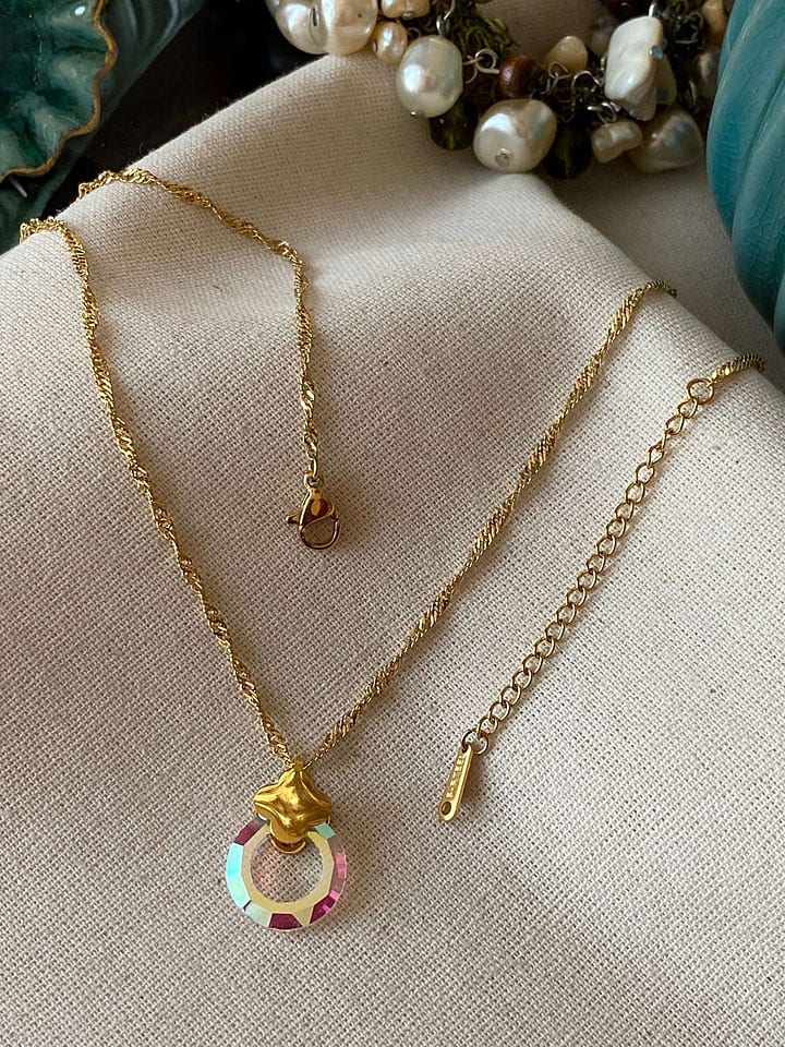 Luseera Pozłacany naszyjnik z zawieszką - dł. 45 cm rozmiar: onesize