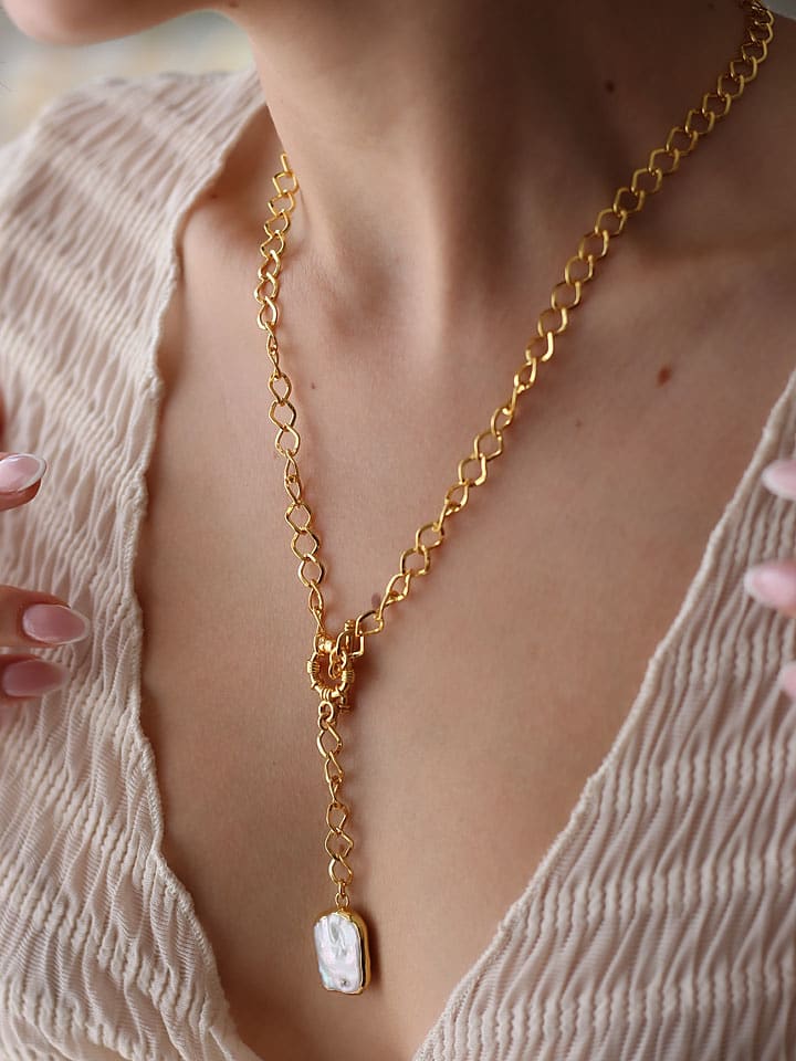 L'Atelier de Gaia Pozłacany naszyjnik z zawieszką - dł. 47 cm rozmiar: onesize