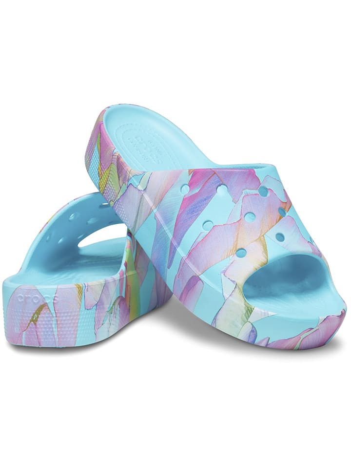 Crocs Klapki "Neptune" w kolorze błękitnym ze wzorem rozmiar: 42/43