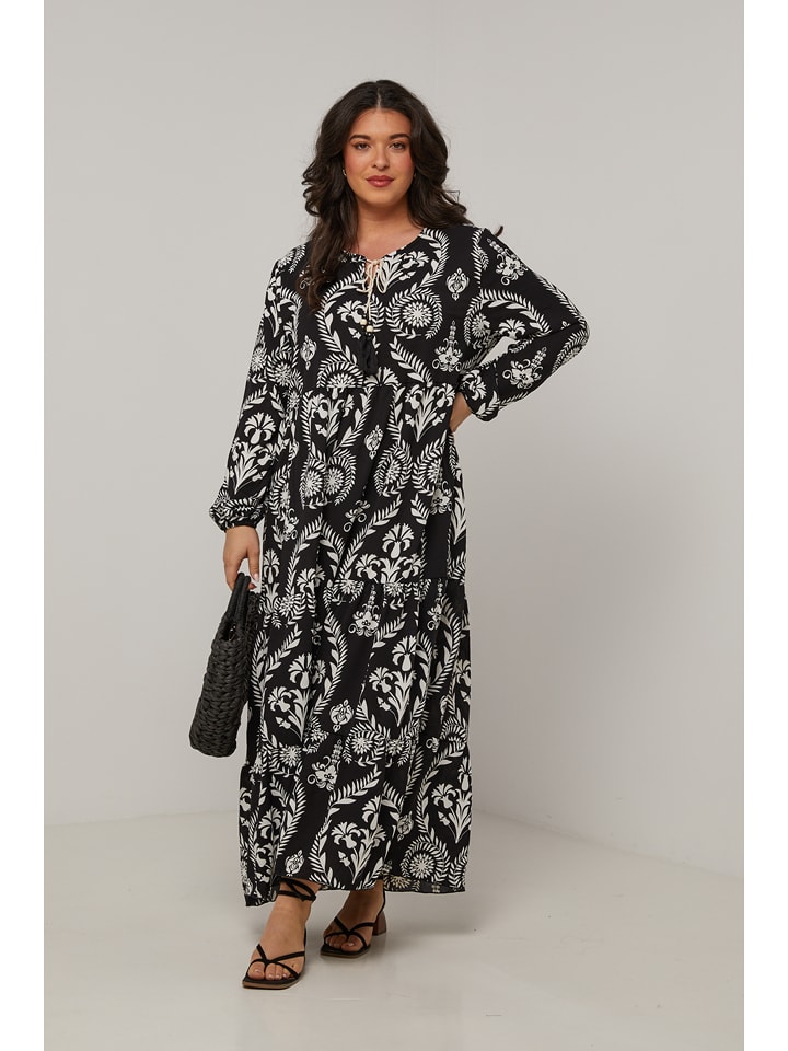 Curvy Lady Sukienka w kolorze czarnym rozmiar: 40/42