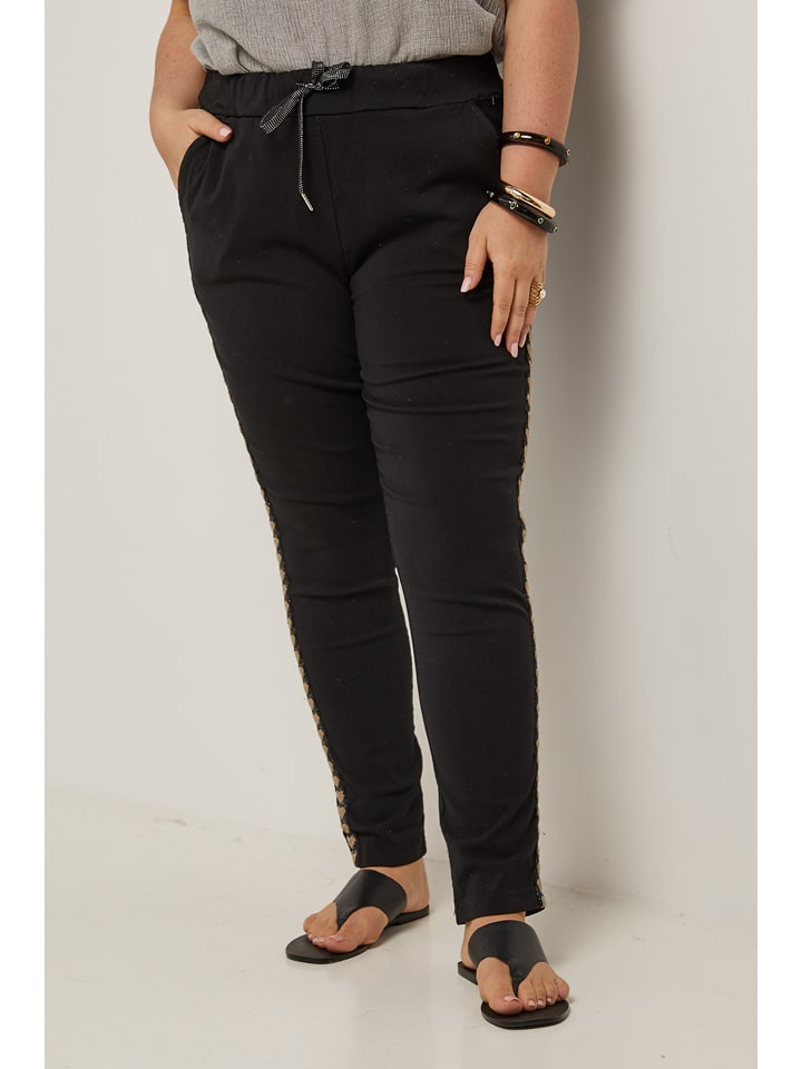 Curvy Lady Spodnie w kolorze czarnym rozmiar: 48/50