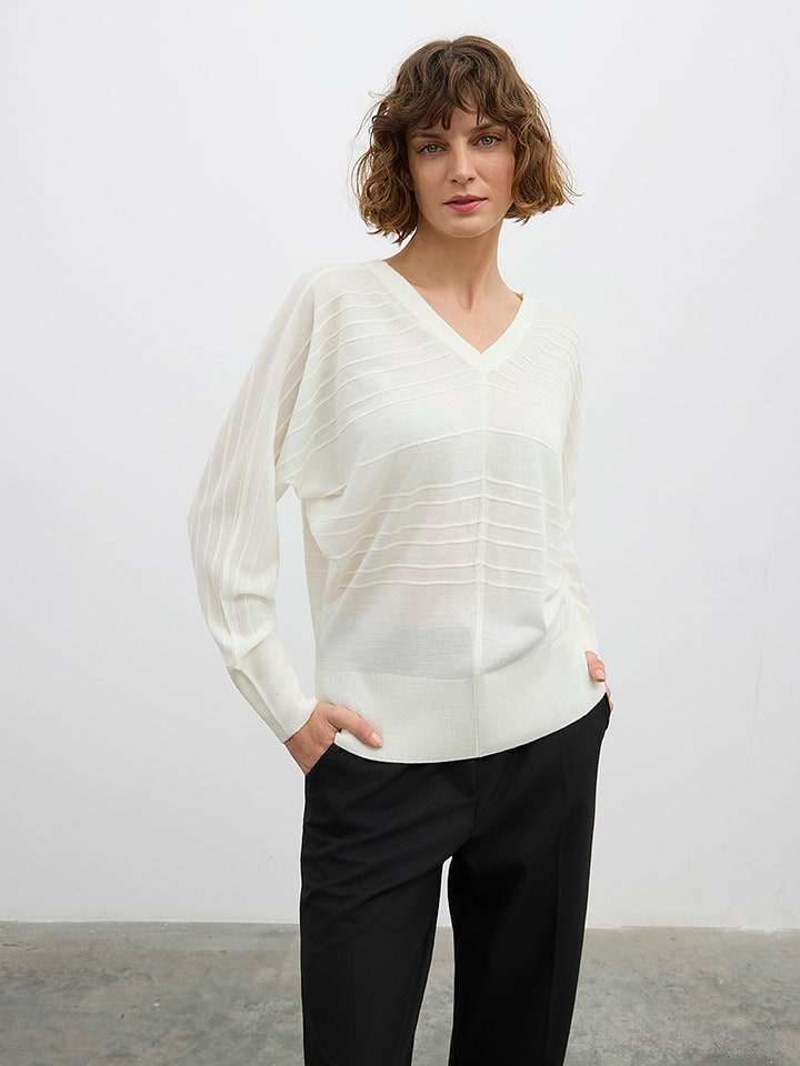 BGN Sweter w kolorze kremowym rozmiar: 40