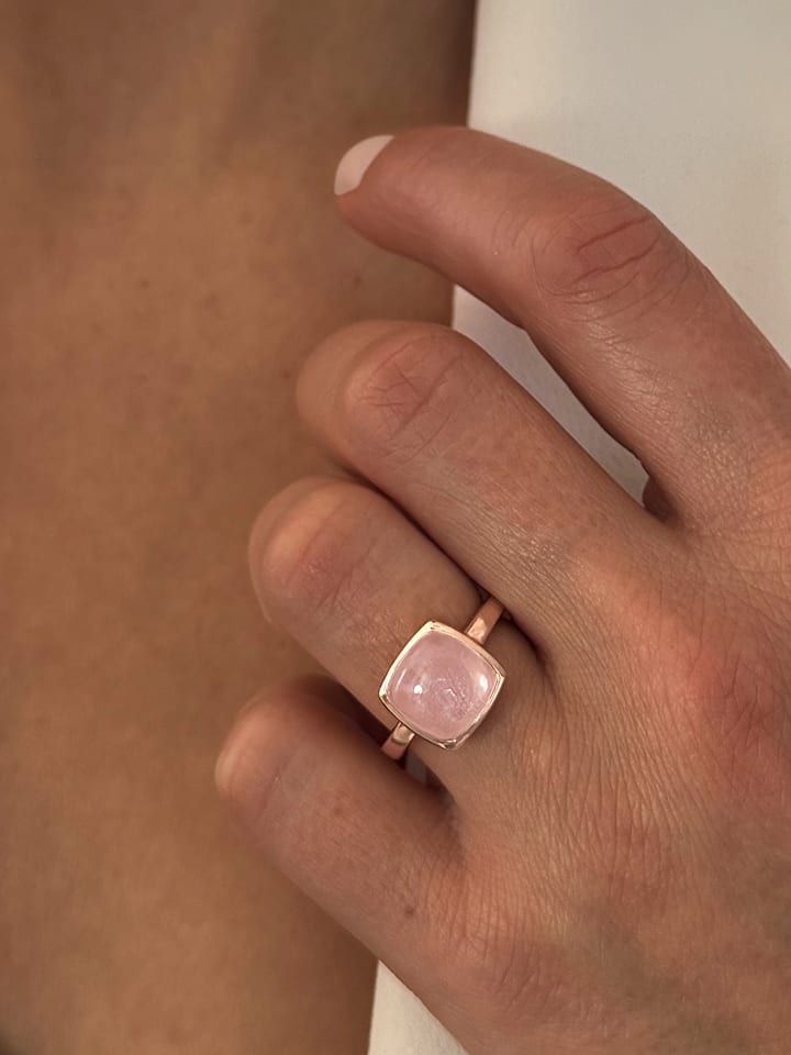 Les Petites Précieuses Pozłacany pierścionek z różowym kwarcem rozmiar: 56