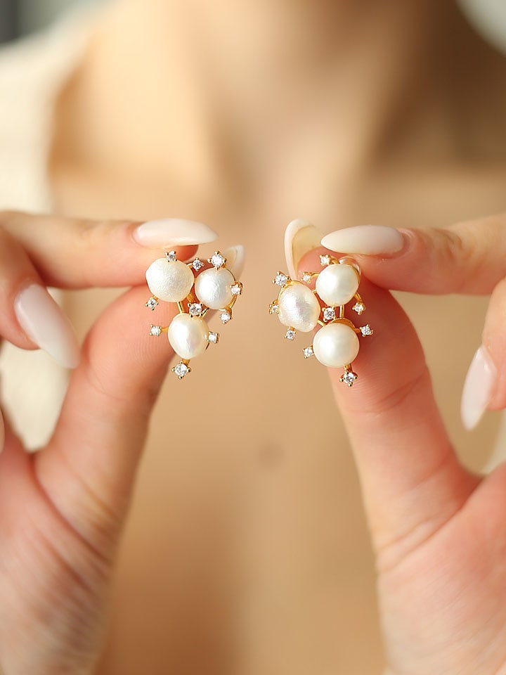 Pierres delicates Pozłacane kolczyki-wkrętki z perłami i cyrkoniami rozmiar: onesize