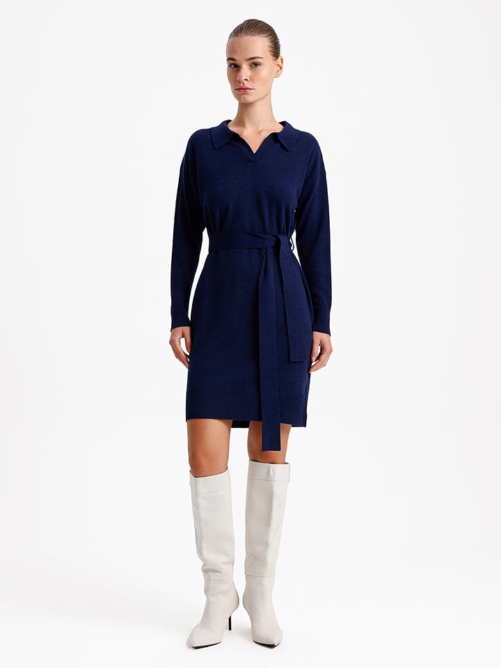 BGN Sukienka dzianinowa w kolorze granatowym rozmiar: 40