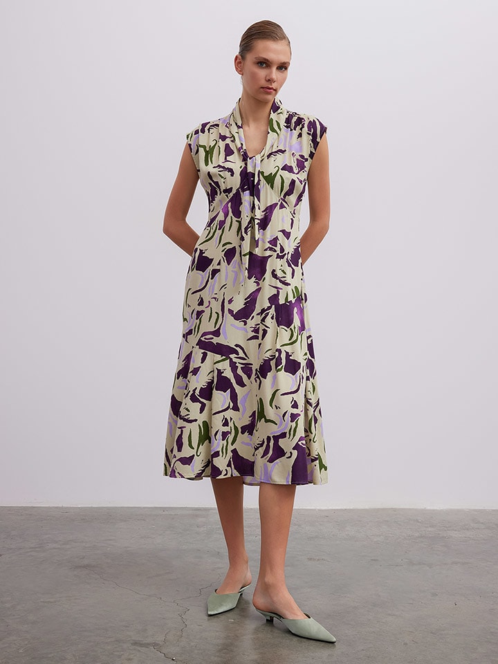 BGN Sukienka w kolorze kremowo-fioletowym rozmiar: 38