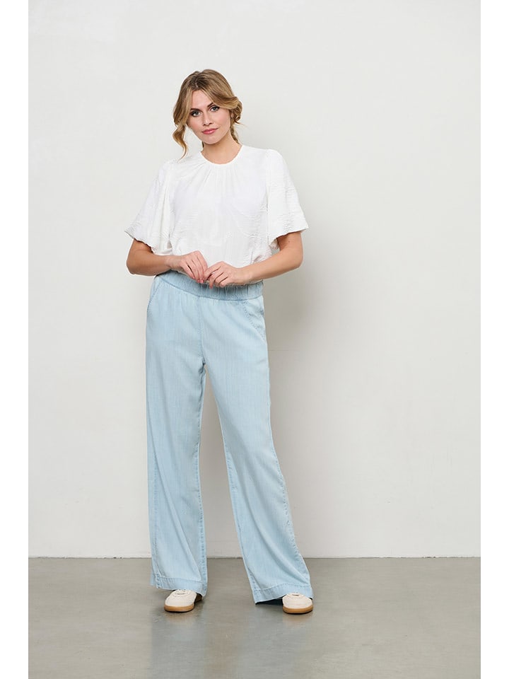 &Co Woman Spodnie "Jacinta" w kolorze błękitnym rozmiar: M