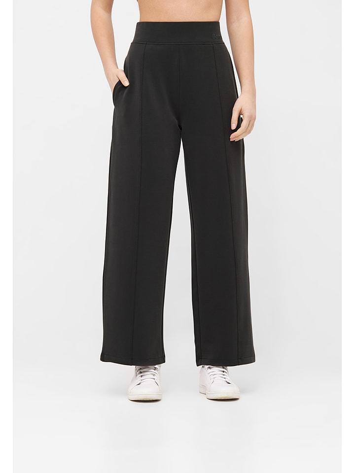 Bench Spodnie dresowe "Aeria" w kolorze czarnym rozmiar: 38