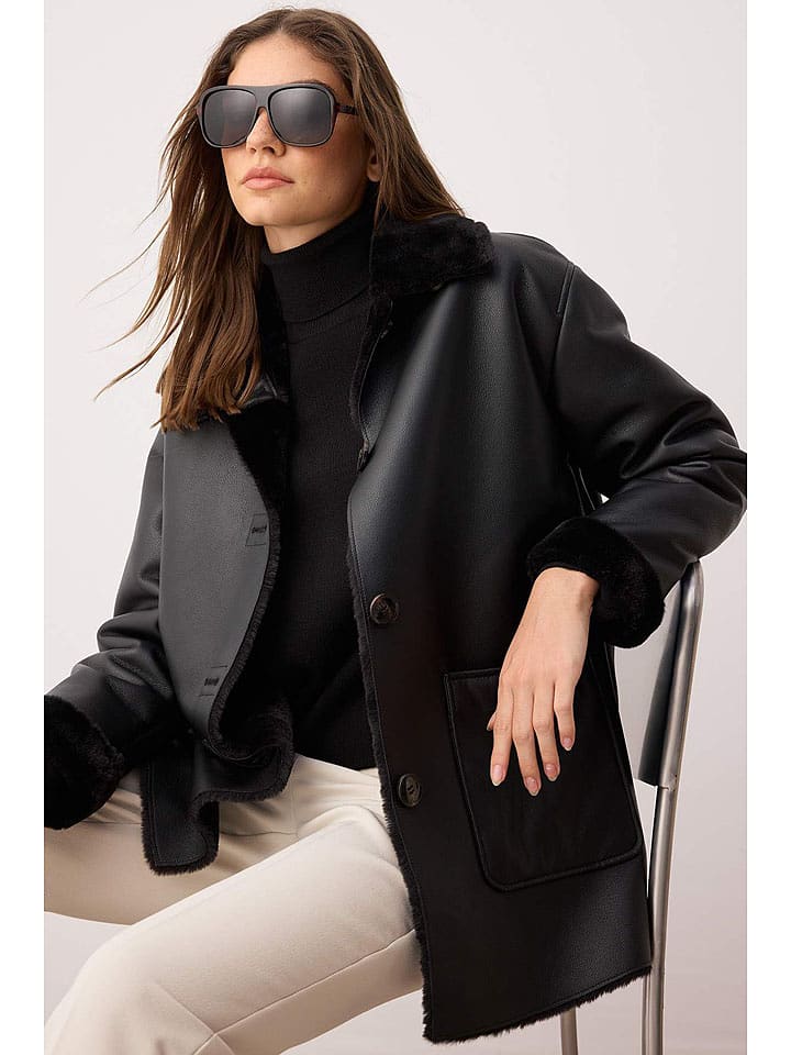 trendyol Kurtka w kolorze czarnym ze skóry syntetycznej rozmiar: 42