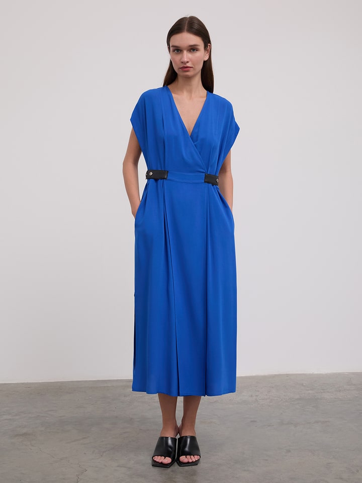 BGN Sukienka w kolorze niebieskim rozmiar: 40