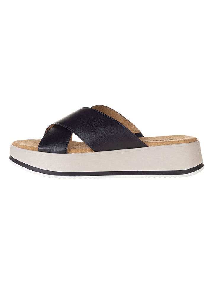 s.Oliver Skórzane klapki w kolorze granatowym rozmiar: 41