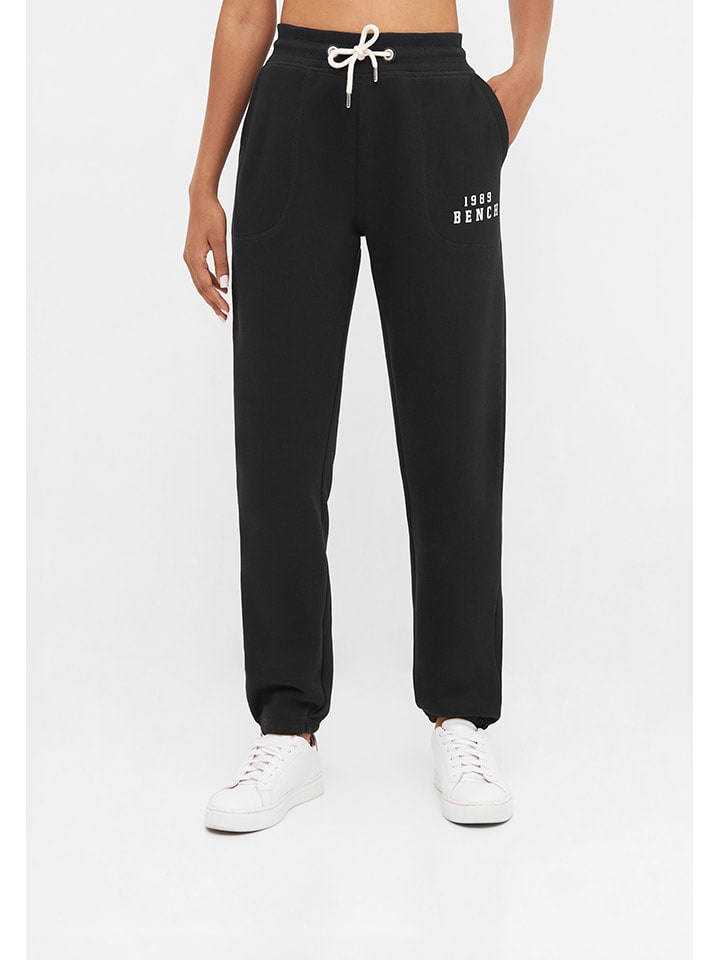 Bench Spodnie dresowe "Umea" w kolorze czarnym rozmiar: 36