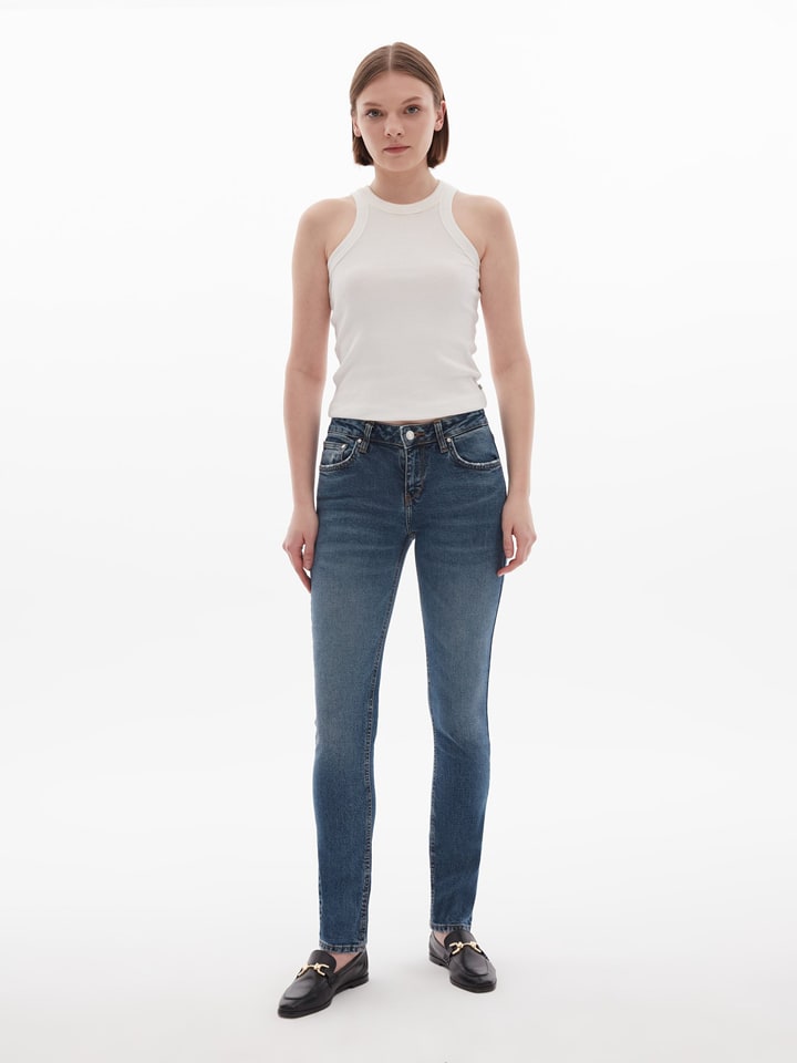 LTB Dżinsy "Aspen" - Slim fit - w kolorze niebieskim rozmiar: W26/L34