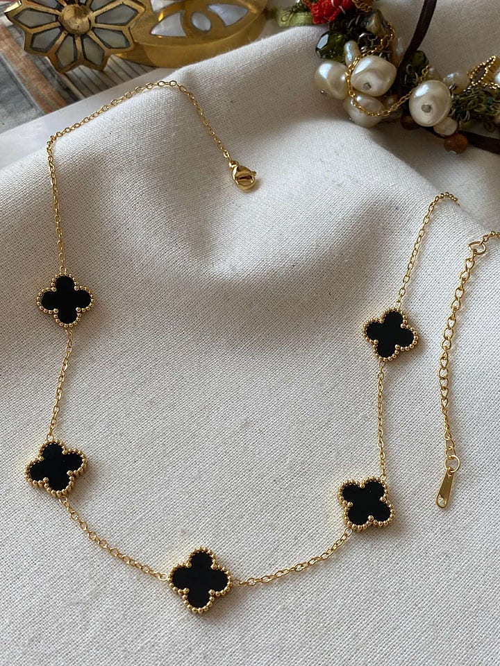 Luseera Pozłacany naszyjnik z elementami ozdobnymi - dł. 45 cm rozmiar: onesize